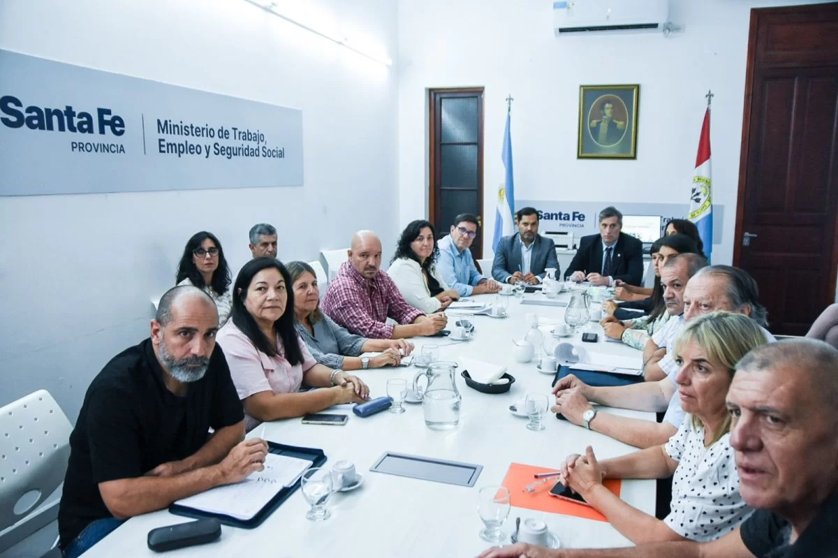 Los sindicatos docentes evalúan la propuesta salarial del gobierno de Santa Fe