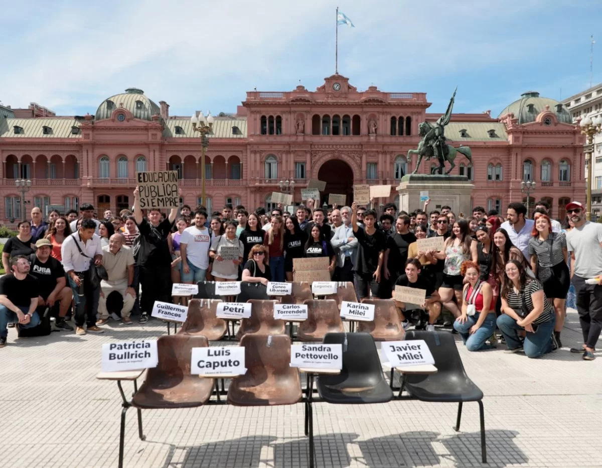 Clase magistral sobre educación pública dirigida al gobierno