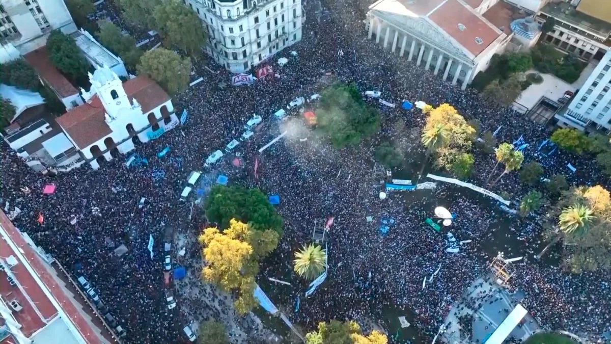 Un año después, la universidad sostiene el reclamo por presupuesto y salario