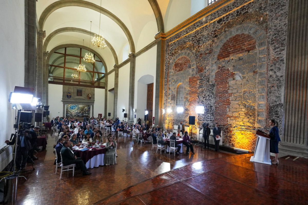 El gobierno de Mexico aumenta los sueldos docentes y les da ms vacaciones