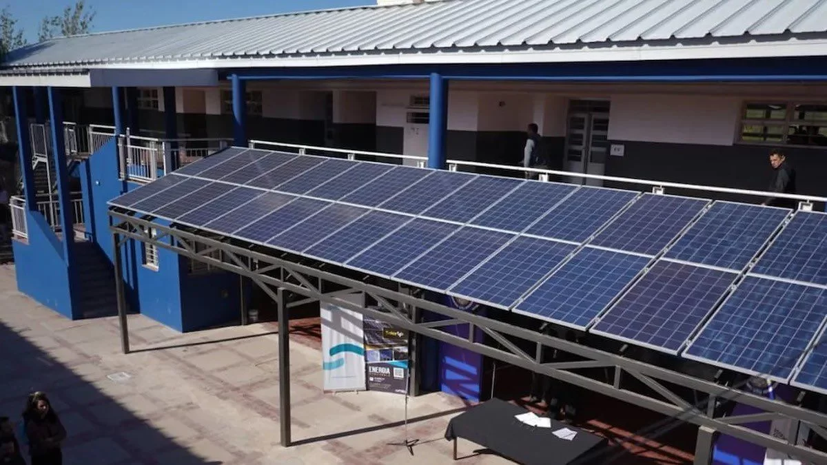 Mendoza: Estudiantes técnicos instalarán paneles solares en escuelas