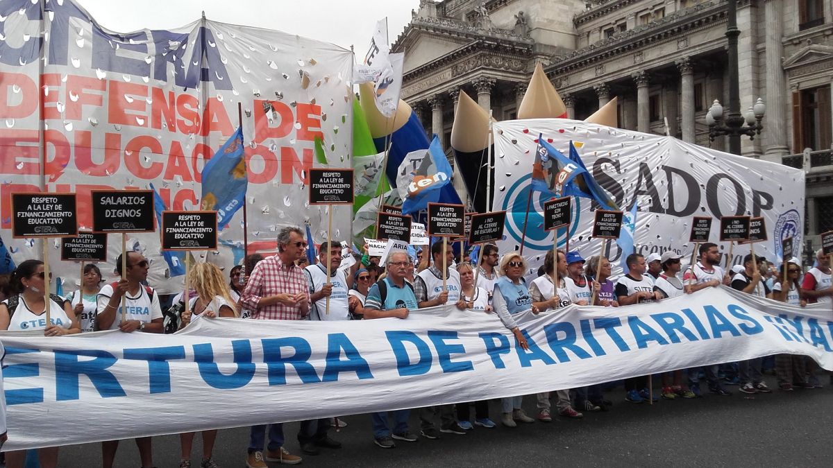 El Gobierno elimina la Paritaria Nacional Docente y declara la educacin como un servicio esencial