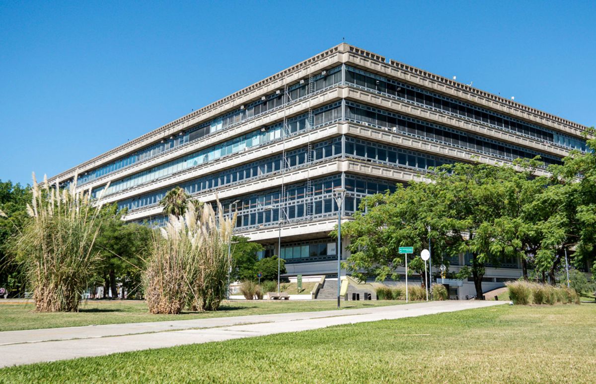 Las universidades argentinas siguen liderando pero caen en el ranking mundial por el ajuste
