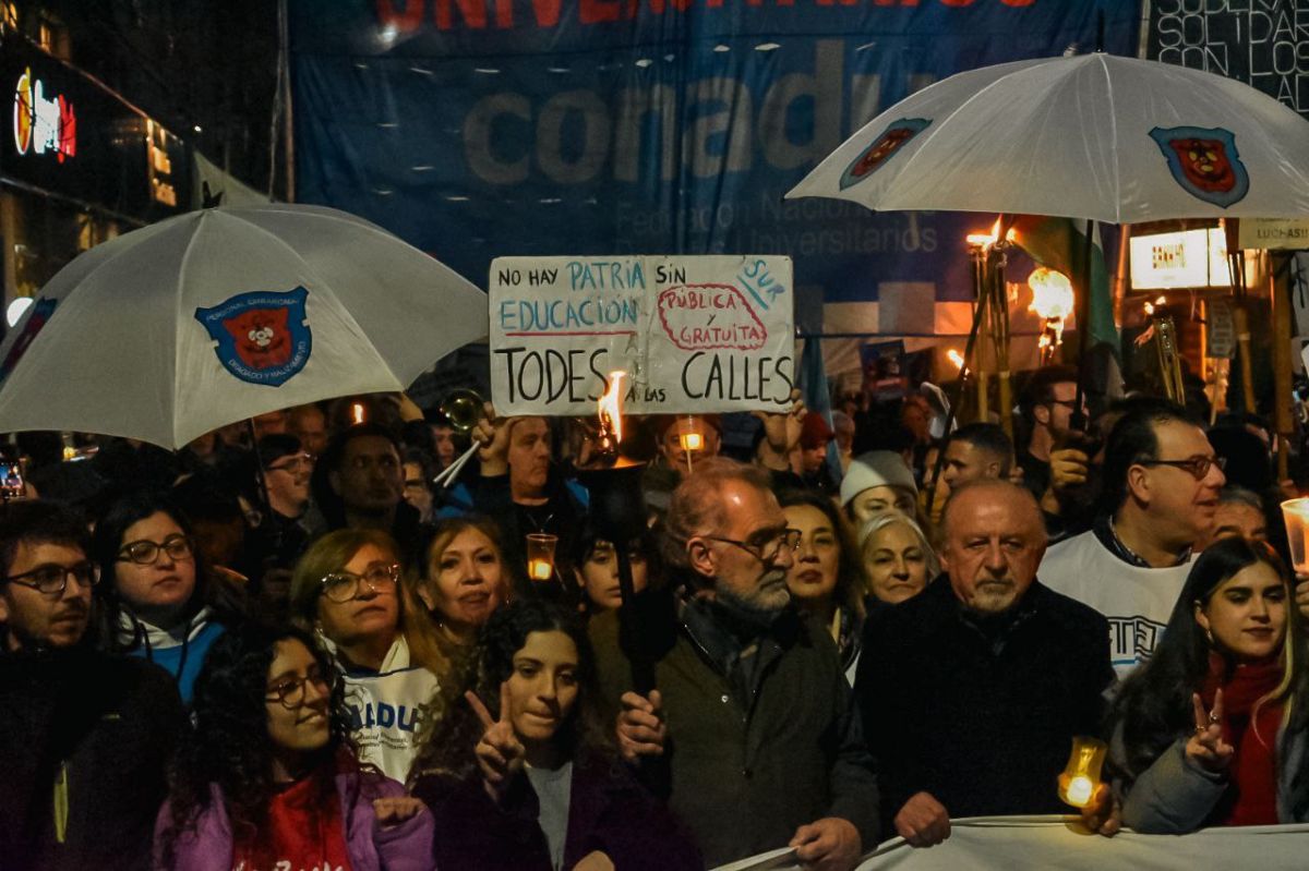 Docentes y estudiantes se movilizaron reclamar la Ley de Financiamiento