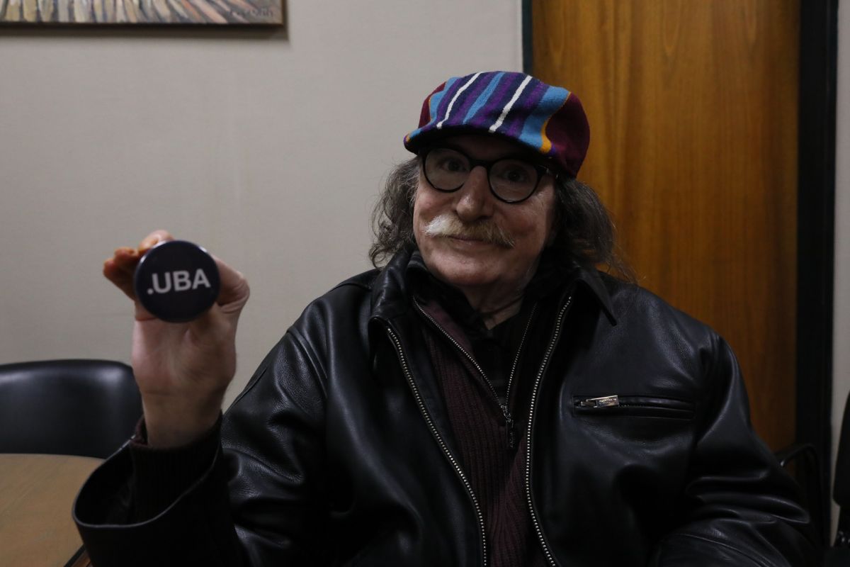 Cerca de la Revolucin: La UBA otorg el Honoris Causa a Charly Garca