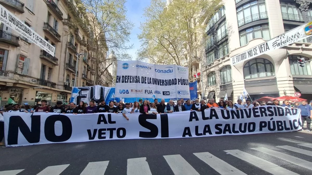 Nueva movilización al Congreso en rechazo al veto de la Ley de Financiamiento Universitario