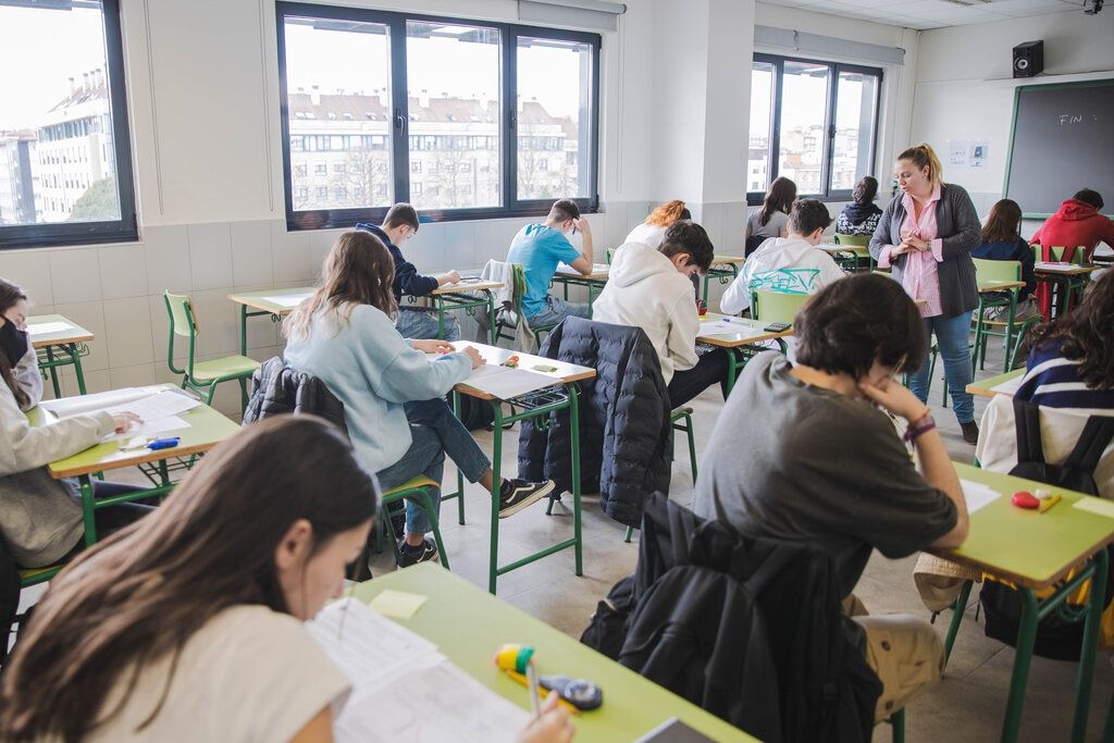 Beneficiarios de becas universitarias registran los mayores rendimientos académicos