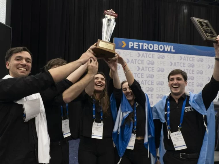 Estudiantes de la UBA salieron campeones mundiales en Ingeniería en Petróleo