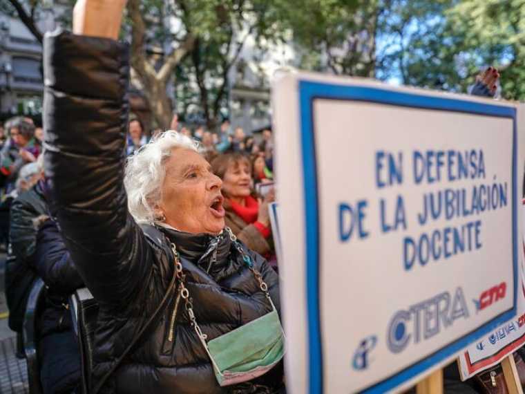 Jubilación docente: inequidades y reversión de una tendencia histórica