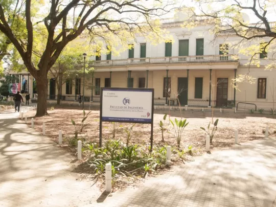 Un alumno creó una página para calificar a los docentes de la UNLP 