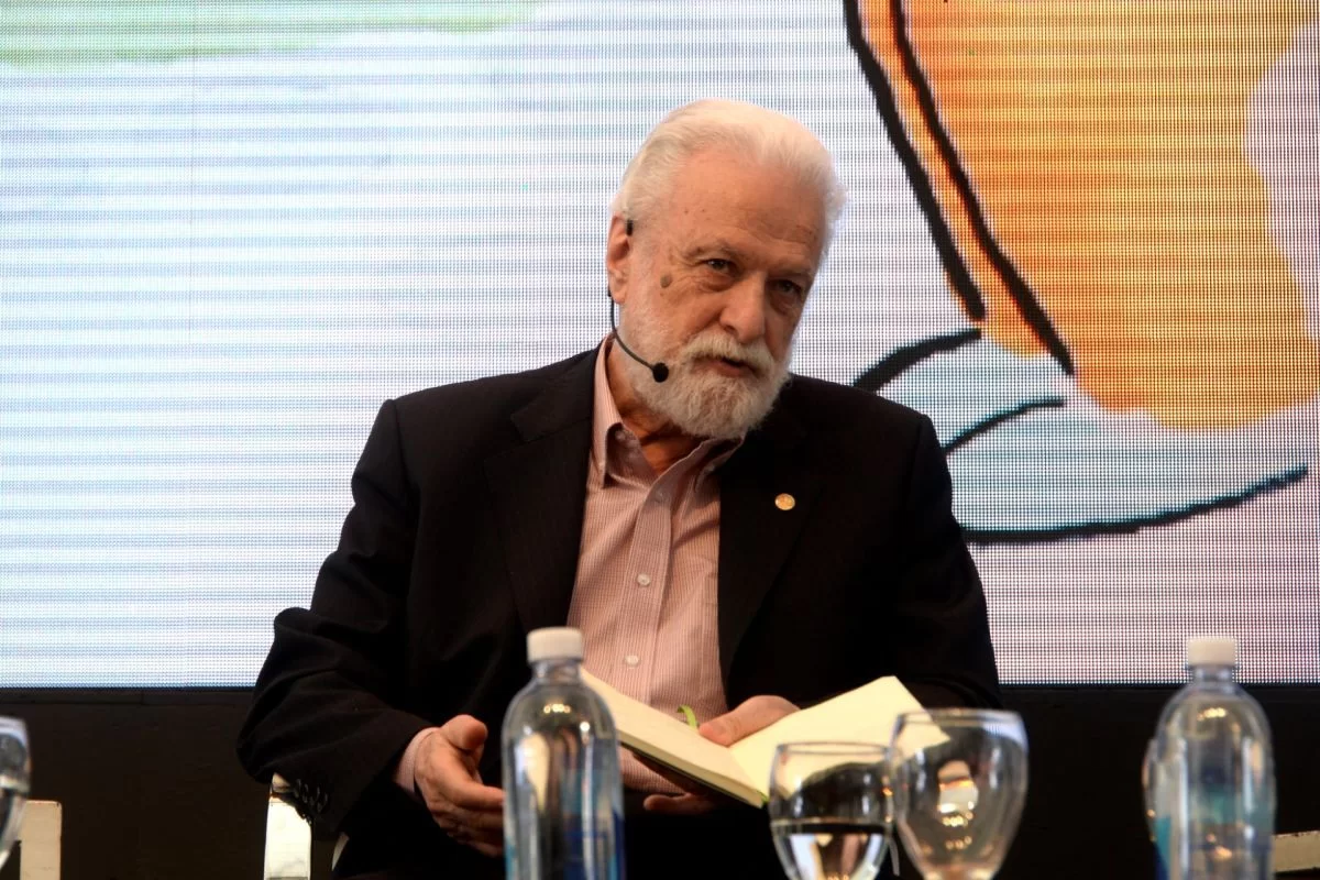 Francesco Tonucci propone menos horas de clase y más libertad