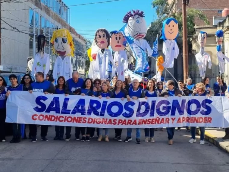 Salarios docentes en caída: un panorama de las negociaciones en cada distrito
