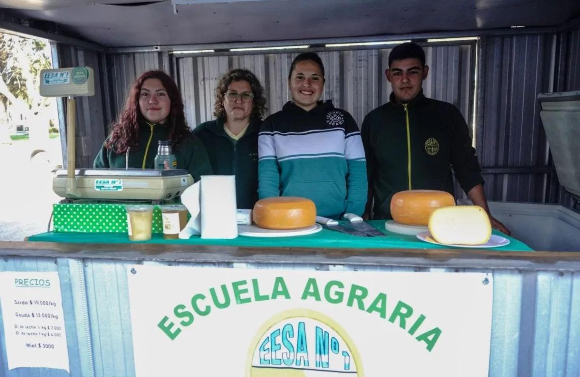 El gobierno bonaerense y la UNLP instalarán un laboratorio de avanzada en una escuela agraria de Alberti