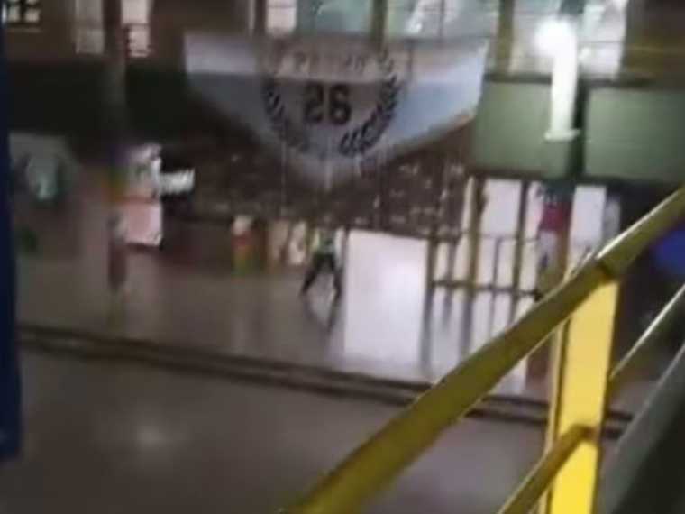 Un adolescente de 15 años mató a un compañero de 13 e hirió a otros ocho estudiantes en Santa Fe