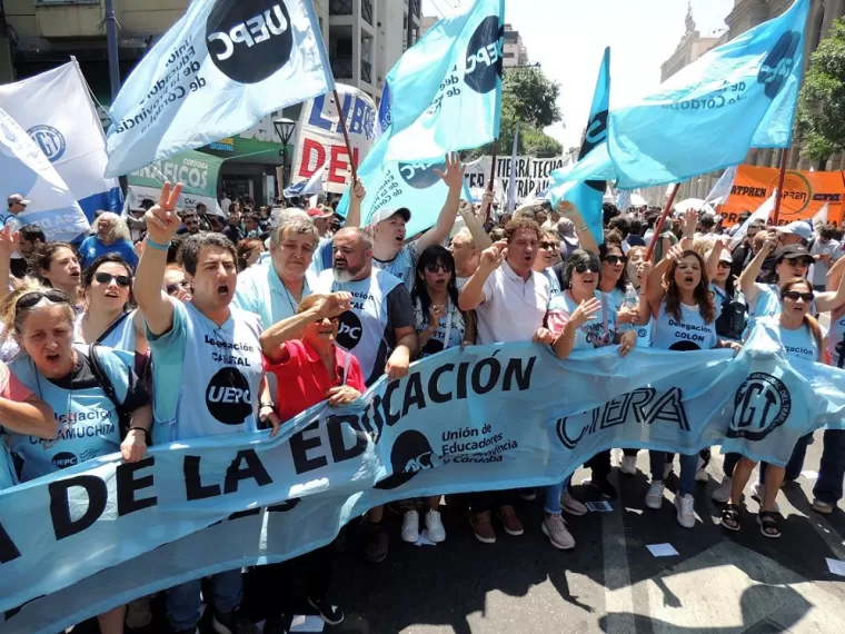 La UEPC aceptó la propuesta del gobierno cordobés y se destrabó la paritaria docente