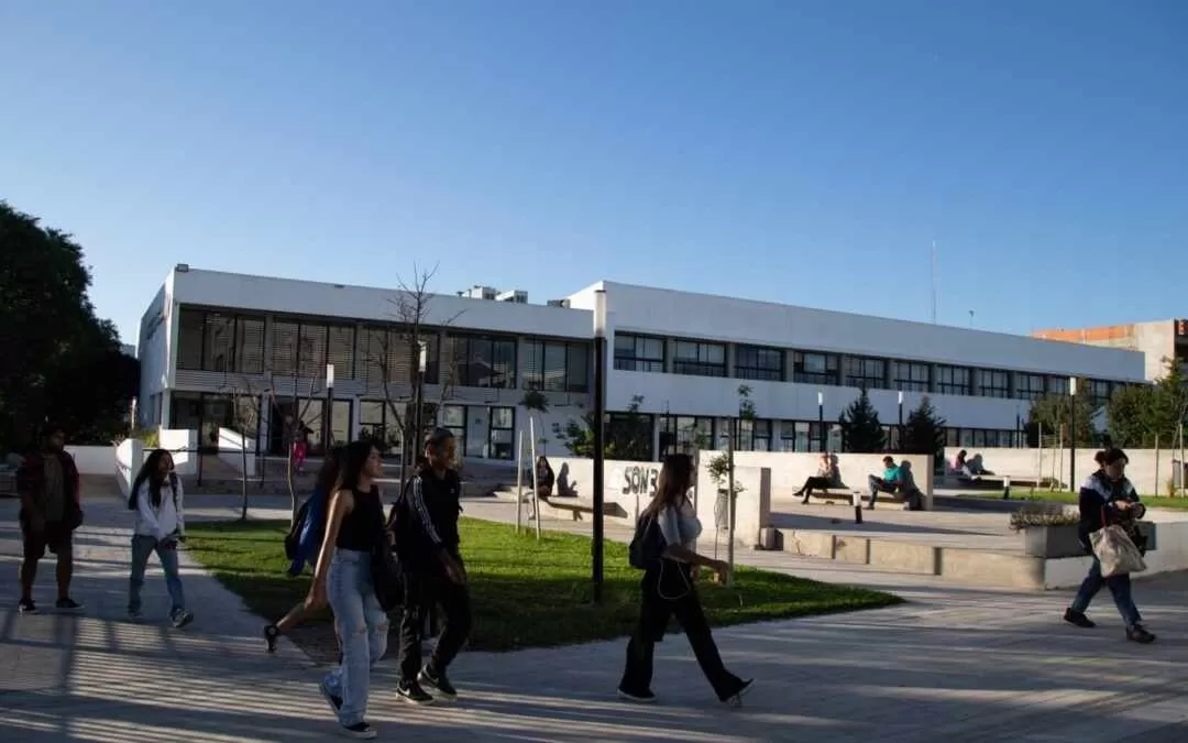 Por qué las universidades del conurbano duplicaron su matrícula en la última década