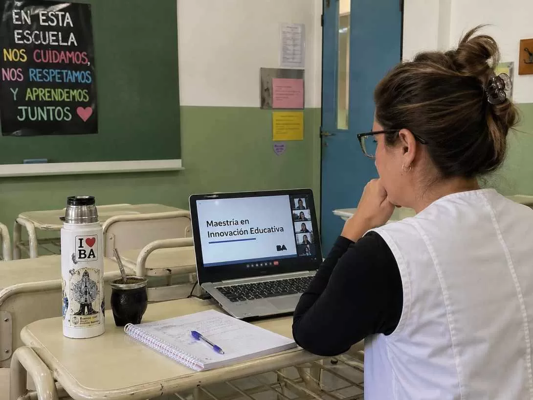 Ofrecen maestrías internacionales para docentes porteños con becas del 60%