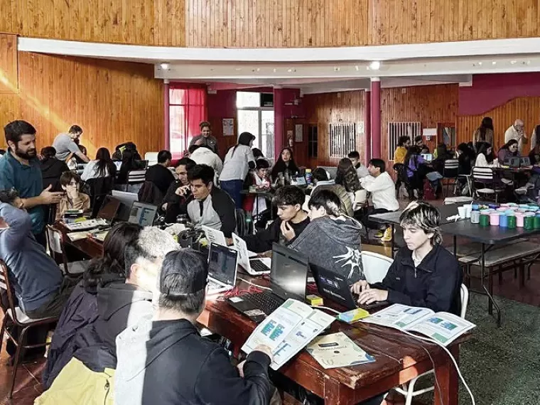 Avanza en Neuquén el taller de formación tecnológica para docentes y estudiantes