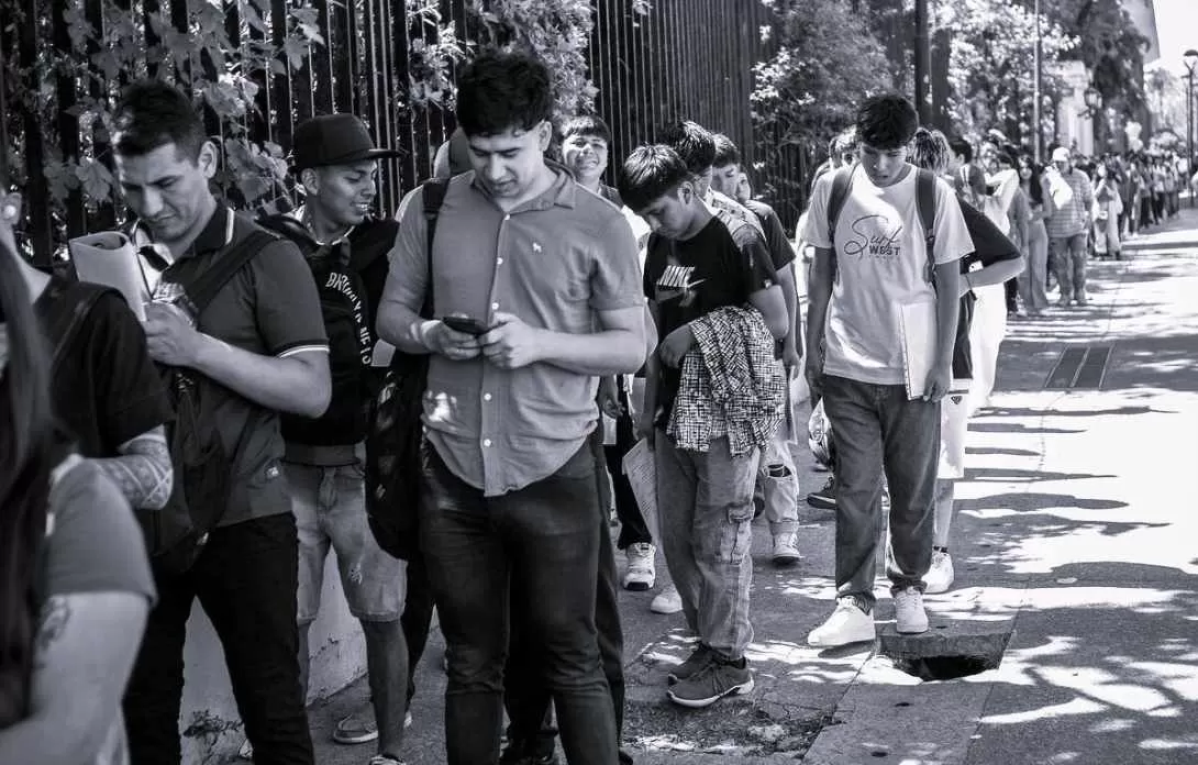 Educación y desigualdad juvenil: lo que revela el informe de la UCA