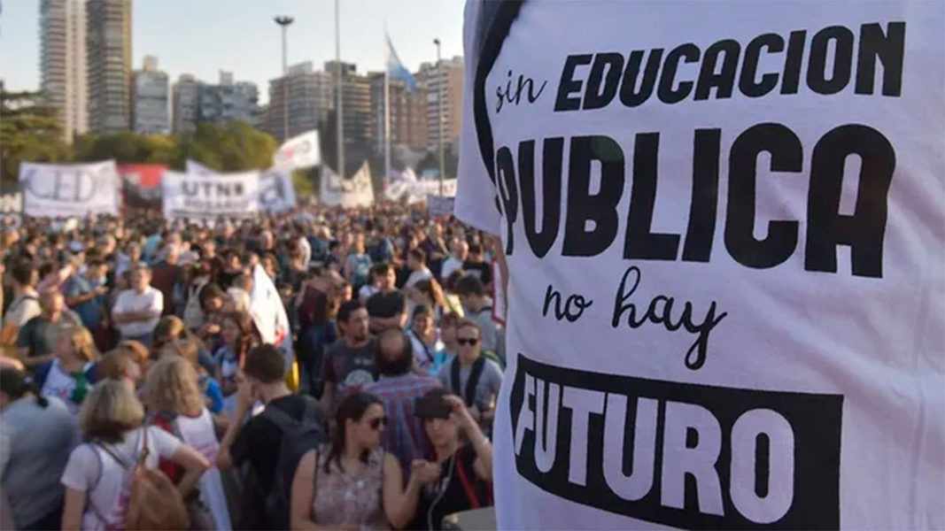 Por desacuerdo paritario no habrá clases en las universidades hasta el martes 22