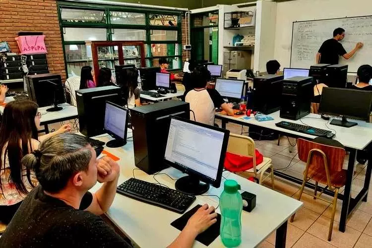 Estudiantes bonaerenses podrán certificar saberes vinculados al mundo del trabajo 