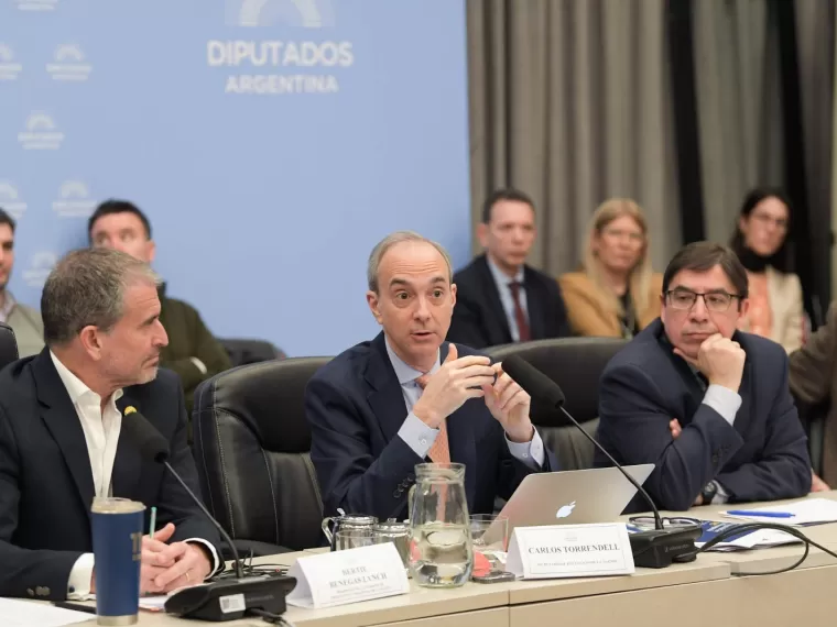El gobierno defendió el presupuesto educativo y reclamó 