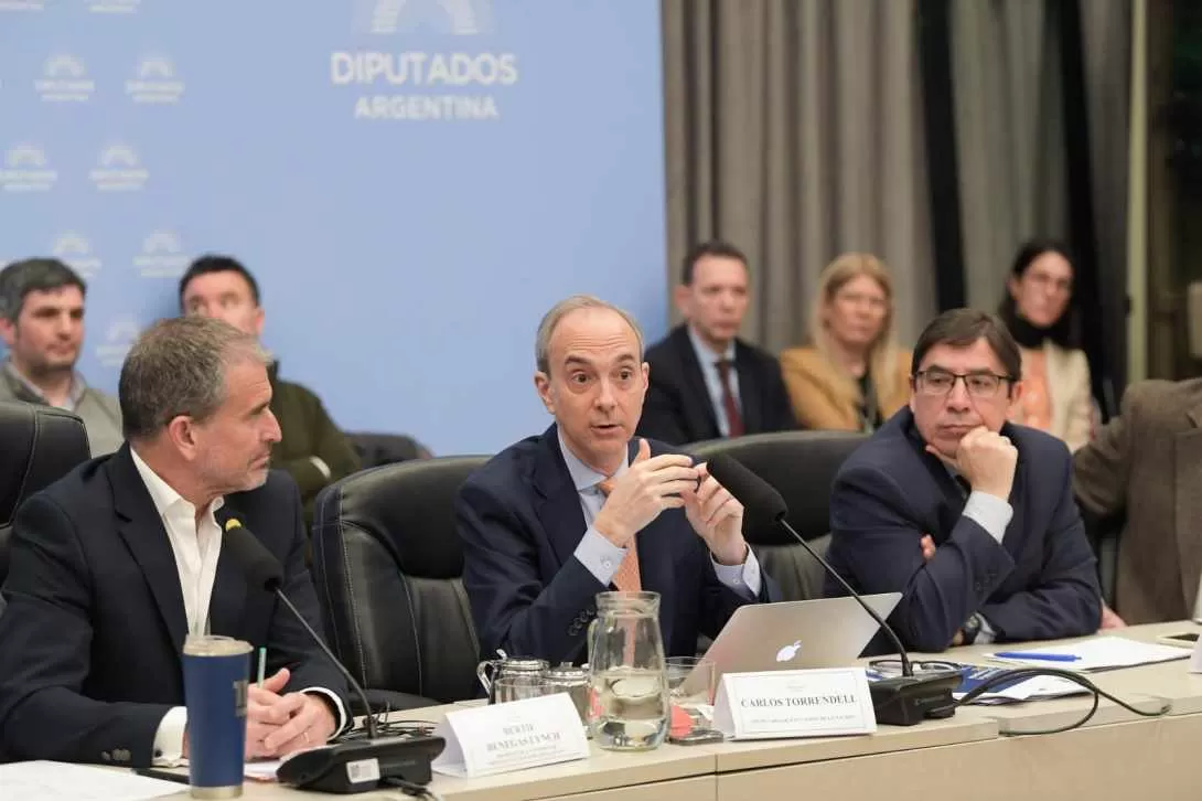 El gobierno defendió el presupuesto educativo y reclamó 